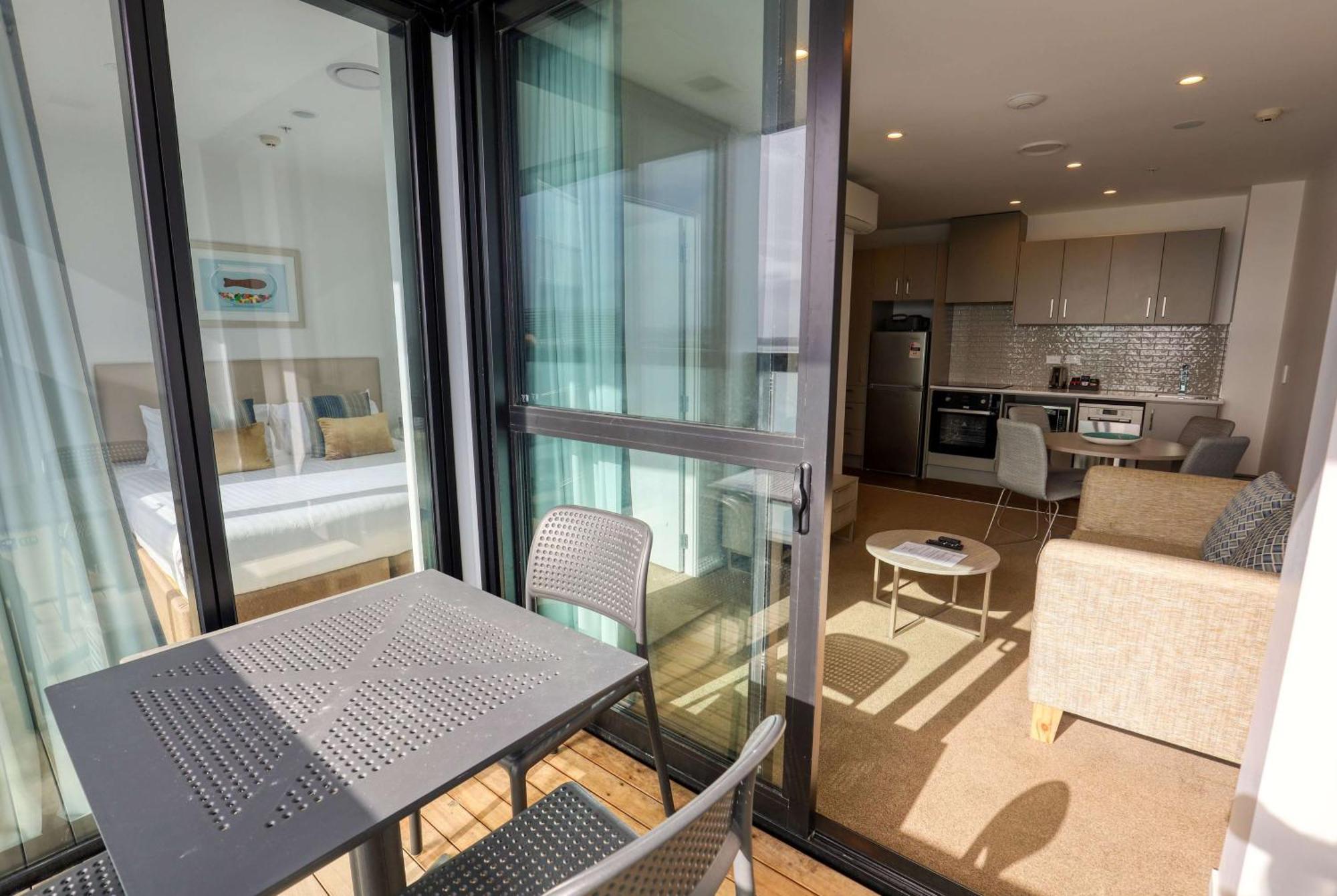 Ramada Suites By Wyndham Victoria Street West Auckland Dış mekan fotoğraf